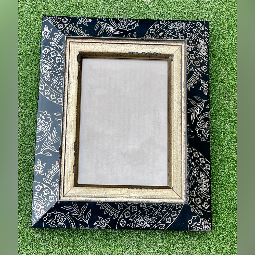 Vintage Wood Frame with Painted Border